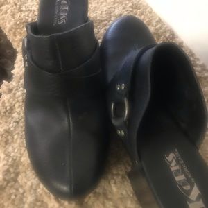 Korks clogs black size 10